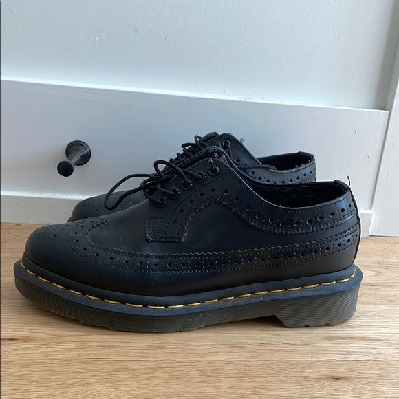 Dr. Martens 3989 YELLOW STITCH SMOOTH LEATHER BROGUE SHOES - Picture 4 of 5